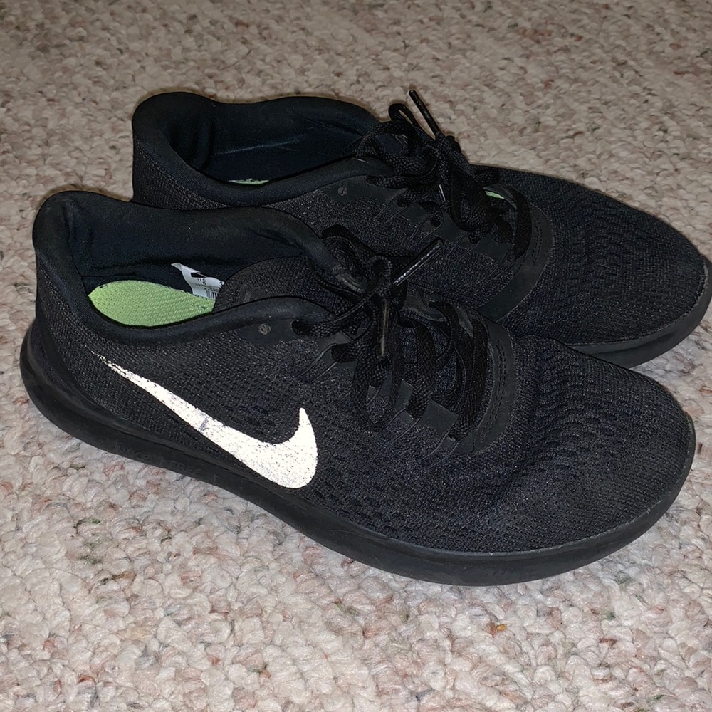Black Nike Free Tennis Shoes